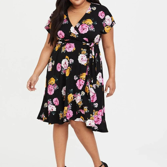 Torrid Black Fancy Flow Floral Mini Stretch Crepe Wrap Dress in Size 2 - Picture 1 of 12